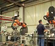Es stehen zwei Kuka-Roboter aus der KR-Quantec-Serie für den Prüfvorgang der Kurbelgehäuse an der Linie.