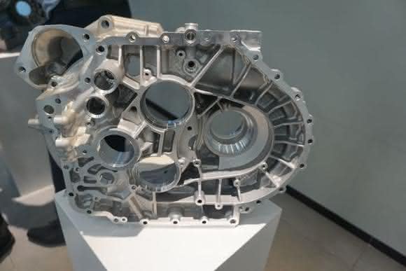 Mechanische Bearbeitung komplexer Motor-, Fahrgestell- und Getriebekomponenten