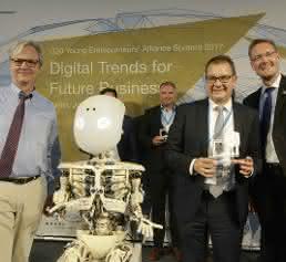 Im Bild (v.l.n.r.): Dr. Martin Wansleben, CEO Association of the German Chamber of Commerce and Industry (DIHK); Thomas Genz, Leiter Marketing bei Rhenus Lub; Carsten Lexa, G20 YEA President for Germany. Im Bild (v.l.n.r.): Dr. Martin Wansleben, CEO Association of the German Chamber of Commerce and Industry (DIHK); Thomas Genz, Leiter Marketing bei Rhenus Lub; Carsten Lexa, G20 YEA President for Germany.