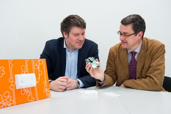 Prof. Andreas Schütze und Thorsten Conrad (Foto: Oliver Dietze) Prof. Andreas Schütze und Thorsten Conrad
