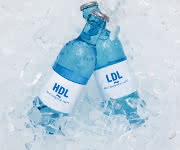 Flüssiges Wasser existiert in zwei Varianten: High Density Liquid (HDL) und Low Density Liquid (LDL) (Bild: Gesine Born, DESY) Flüssiges Wasser existiert in zwei Varianten: High Density Liquid (HDL) und Low Density Liquid (LDL)