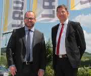 Dr. Ralf Hermann und Dr. G. Wobser Neuer Geschäftsleiter Temperiergeräte: Dr. Ralf Hermann bei Lauda