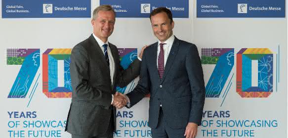 Dr. Wolfram von Fritsch (li) und Dr. Jochen Köckler (re). Dr. Wolfram von Fritsch (li) übergibt den Vorsitz der Deutschen Messe an Dr. Jochen Köckler (re).
