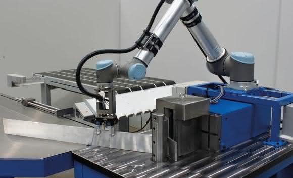 CNC-Biegemaschine: Biegeprozesse prozesssicher abarbeiten CNC-Biegemaschine: Biegeprozesse prozesssicher abarbeiten
