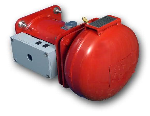 Die Löschkanone des Explosionsunterdrückungssystems besteht aus einer drucklosen, leicht austauschbaren Löschmittelpatrone und dem mit Stickstoff befüllten Druckbehälter (rechts).