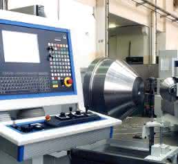 CNC-Metalldrückmaschine bei Helmut Rübsamen