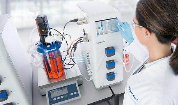 An Produktneuheiten stellt Eppendorf unter anderen die neue BioFlo® 120 Bioprozess-Steuerungseinheit vor. An Produktneuheiten stellt Eppendorf unter anderen die neue BioFlo® 120 Bioprozess-Steuerungseinheit vor.