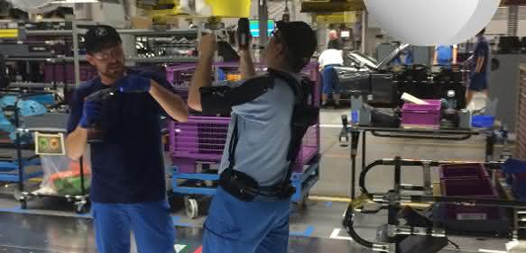 Exoskelett als Montagehilfe
