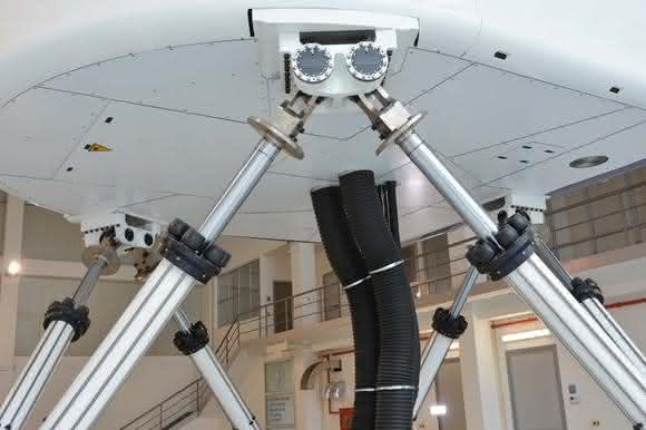 Electric Motion Systems von E2M mit Strukturdämpfern von ACE