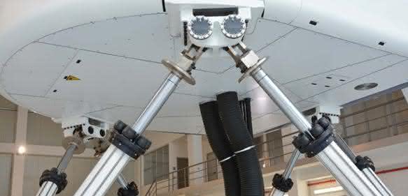 Electric Motion Systems von E2M mit Strukturdämpfern von ACE