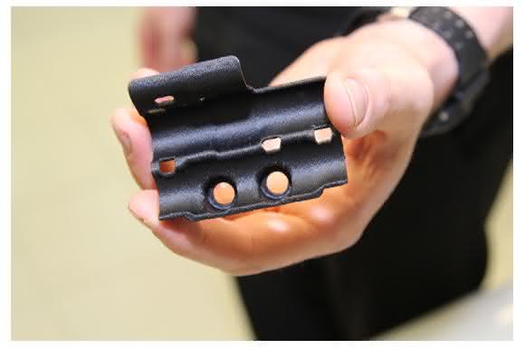 Klammer für Hydraulikleitung Klammer für Hydraulikleitung aus dem 3D-Drucker