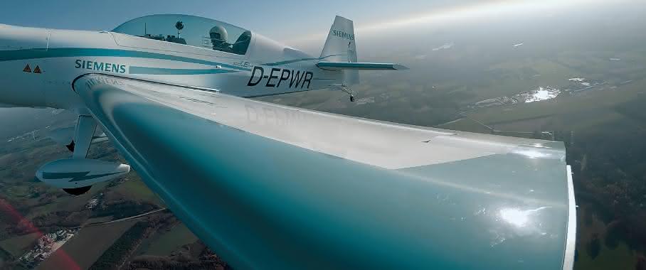 Kunstflugzeug „Extra 330LE“ mit Siemens-Motor