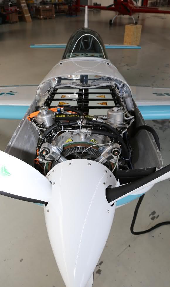 Elektromotor im Kunstflugzeug "Extra 330LE" Elektromotor im Kunstflugzeug "Extra 330LE"