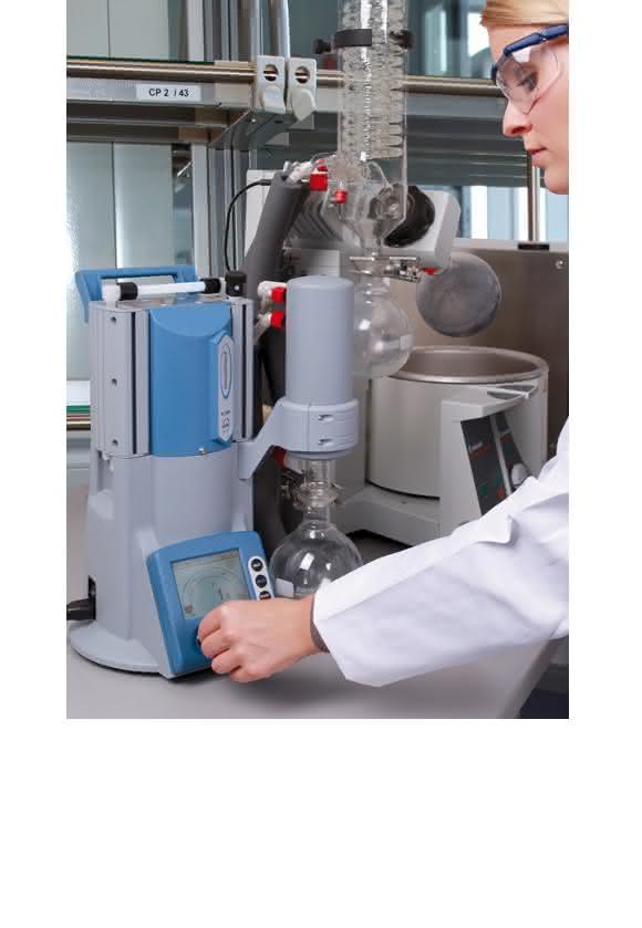 Der Chemie-Vakuumpumpstand PC 3001 Variopro von Vacuubrand ermöglicht kurze Prozessdauer, niedrige Betriebskosten sowie einfache Bedienung.