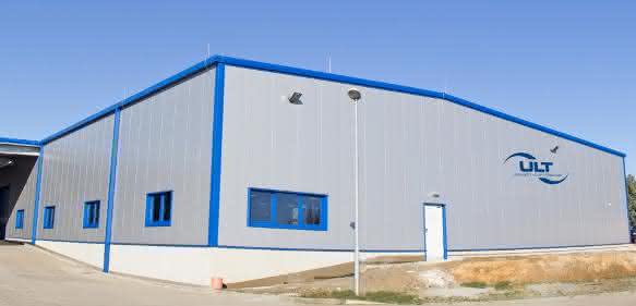 Mit der Eröffnung der mittlerweile fünften Produktionshalle der ULT AG wurde Anfang dieses Jahres die Fertigungsfläche um 1500 m² erweitert.