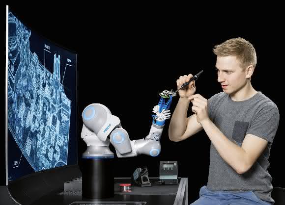 BionicCobot von Festo HANNOVER MESSE 2017: Bionische Ansätze in der Robotik