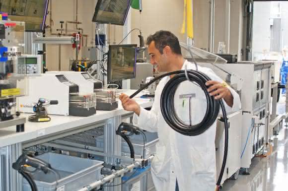 Arbeitsschritte Abisolieren und Crimpen Arbeitsschritte Abisolieren und Crimpen