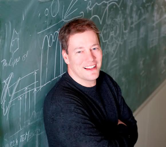 Prof. Dr. Malte Drescher ist Professor für Spektroskopie komplexer Systeme an der Universität Konstanz.
