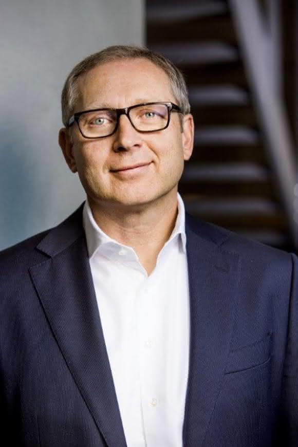 Universal Robots Jürgen von Hollen Universal Robots Jürgen von Hollen
