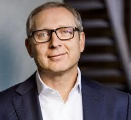 Universal Robots Jürgen von Hollen Universal Robots Jürgen von Hollen
