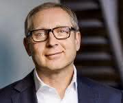 Universal Robots Jürgen von Hollen Universal Robots Jürgen von Hollen