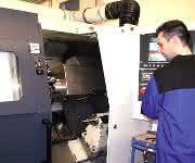 CNC-Fräsen und -Bohren CNC-Fräsen und -Bohren bei ANT
