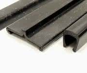 Extrudierte Profile aus schwerentflammbaren PE-UHMW Extrudierte Profile aus schwerentflammbaren PE-UHMW