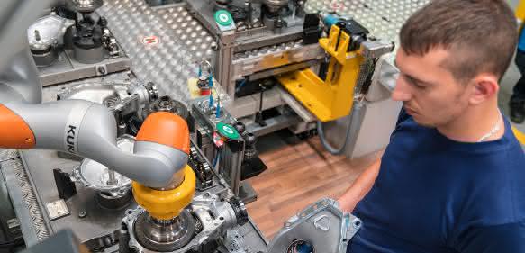 Mensch-Roboter-Kollaboration in der Achsgetriebemontage, BMW Group Werk Dingolfing