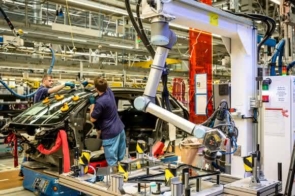 Leichtbauroboter tragen Kleber auf Scheiben au Leichtbauroboter tragen Kleber auf Scheiben au