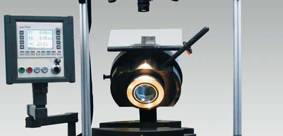 Blechumform-Prüfmaschine von Zwick Blechumform-Prüfmaschine von Zwick