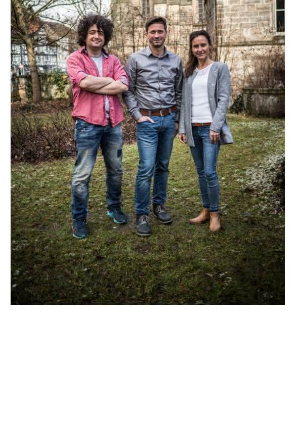Die Arbeitsgruppe von Niels Decher (Mitte) fand gemeinsam mit Kollegen aus Münster heraus, was das Herzrasen eines Patienten verursacht (von links): Aytug K. Kiper, Dr. Susanne Rinné.  (Foto: Aytug K. Kiper, Philipps-Universität Marburg)