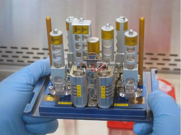 Frontplatte der Triple Lux A Experiment-Apparatur. (Bild: C. Thiel und Airbus DS)