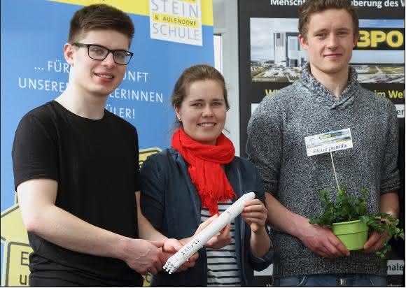 David Geray, Maria Koch und Raphael Schilling des Agrarwissenschaftlichen Gymnasiums Edith Stein-Schule in Ravensburg fragen sich: Kann Gemüse im Weltraum vegetativ angebaut und vermehrt werden, damit bei Weltraummissionen frische Lebensmittel zur Verfügung stehen?