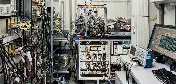 Die transportable optische Atomuhr befindet sich in diesem Anhänger. (Abb. PTB)