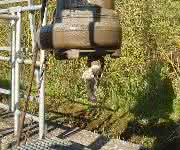 Abwasserpumpe mit Feuchttuch-Zopf