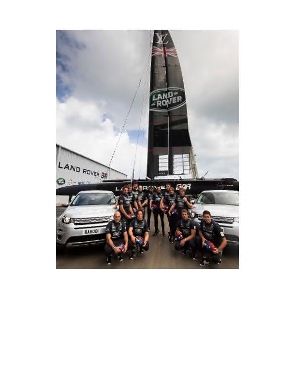 Land Rover BAR-Team feiert Schiffstaufe: Konstruktive Lösungen simulieren mit Siemens PLM-Software