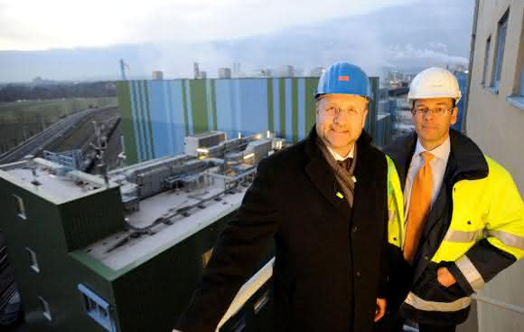 Jürgen Vormann und Dr. Joachim Kreysing blicken auf ein erfolgreiches Geschäftsjahr 2016 zurück. (© 2017 Infraserv GmbH & Co. Höchst KG) Jürgen Vormann und Dr. Joachim Kreysing blicken auf ein erfolgreiches Geschäftsjahr 2016 zurück. (© 2017 Infraserv GmbH & Co. Höchst KG)