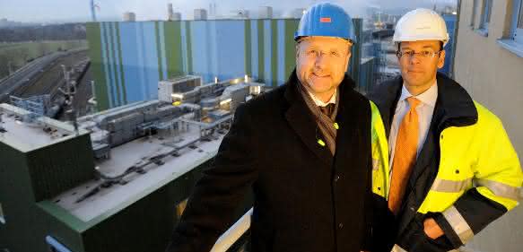 Jürgen Vormann und Dr. Joachim Kreysing blicken auf ein erfolgreiches Geschäftsjahr 2016 zurück. (© 2017 Infraserv GmbH & Co. Höchst KG) Jürgen Vormann und Dr. Joachim Kreysing blicken auf ein erfolgreiches Geschäftsjahr 2016 zurück. (© 2017 Infraserv GmbH & Co. Höchst KG)