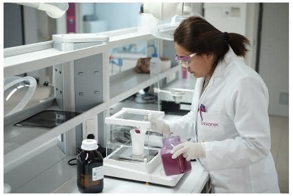 Oberflächenbeschichtung: Evonik eröffnet Labor für Coating Additive in der Türkei