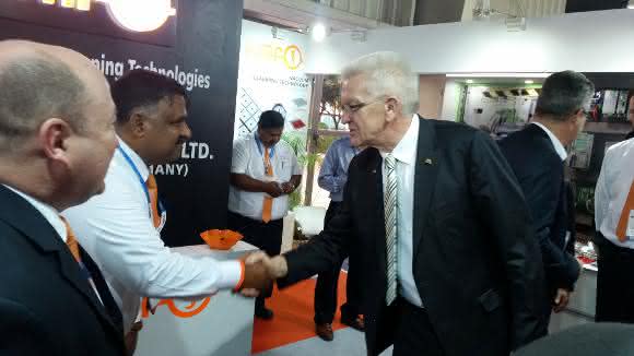 Winfried Kretschmann besucht AMF auf der Messe Imtex