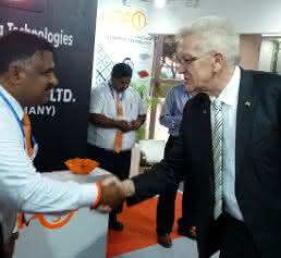 Winfried Kretschmann besucht AMF auf der Messe Imtex
