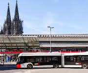 Batteriebetriebener Gelenkbus mit Akasol-Batteriesystemen