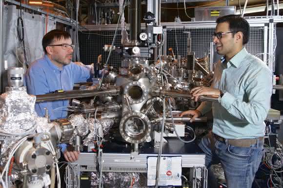 Strahllinie SIM an der Synchrotron Lichtquelle Schweiz SLS des Paul Scherrer Instituts.