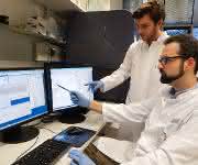 „Wir konnten einen entscheidenden Maskierungsmechanismus der akuten lymphatischen Leukämie entschlüsseln“, erklären Dr. Fabian Lang und Dipl.- Biochemiker Bartosch Wojcik. (Copyright: Universitätsklinikum Frankfurt)