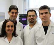 Christopher Gerner zusammen mit seinem Team (von links: Astrid Slany, Christopher Gerner, Besnik Muqaku, Ammar Tahir). (Copyright: Universität Wien)
