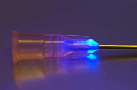 UV-Klebstoff: Klebt auch UV-geblockte Kunststoffe UV-Klebstoff: Klebt auch UV-geblockte Kunststoffe