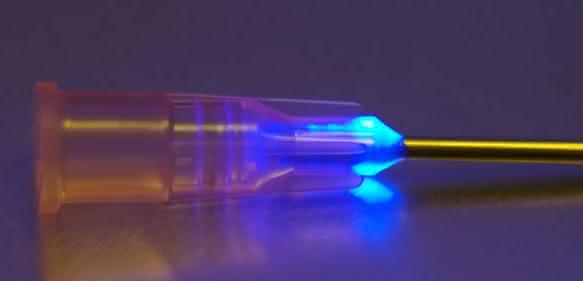 UV-Klebstoff: Klebt auch UV-geblockte Kunststoffe UV-Klebstoff: Klebt auch UV-geblockte Kunststoffe