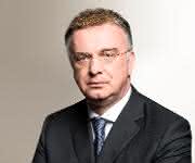 Christian Kullmann, Strategievorstand von Evonik: „Durch die Kombination der komplementären Silica-Geschäfte von Evonik und Huber stärken wir eine bedeutende Säule in unserem Konzern.“