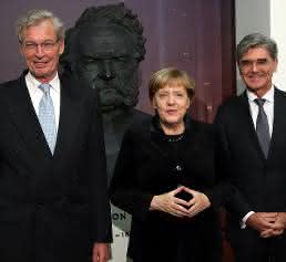 Angela Merkel mit Joe Kaeser und Gerhard Cromme Angela Merkel mit Joe Kaeser und Gerhard Cromme