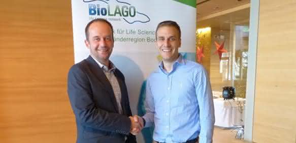 BioLAGO-Geschäftsführer Andreas Baur (links) gratuliert Dr. Ramon Kranaster, CEO myPOLS zur Anerkennung im Rahmen des Innovationspreises Baden-Württemberg, dem Dr.-Rudolf-Eberle-Preis. (© BioLAGO) BioLAGO-Geschäftsführer Andreas Baur (links) gratuliert Dr. Ramon Kranaster, CEO myPOLS zur Anerkennung im Rahmen des Innovationspreises Baden-Württemberg, dem Dr.-Rudolf-Eberle-Preis. (© BioLAGO)